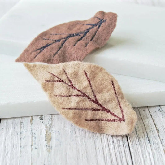A Set of Handmade Leaf Hair Pins - Uni-T