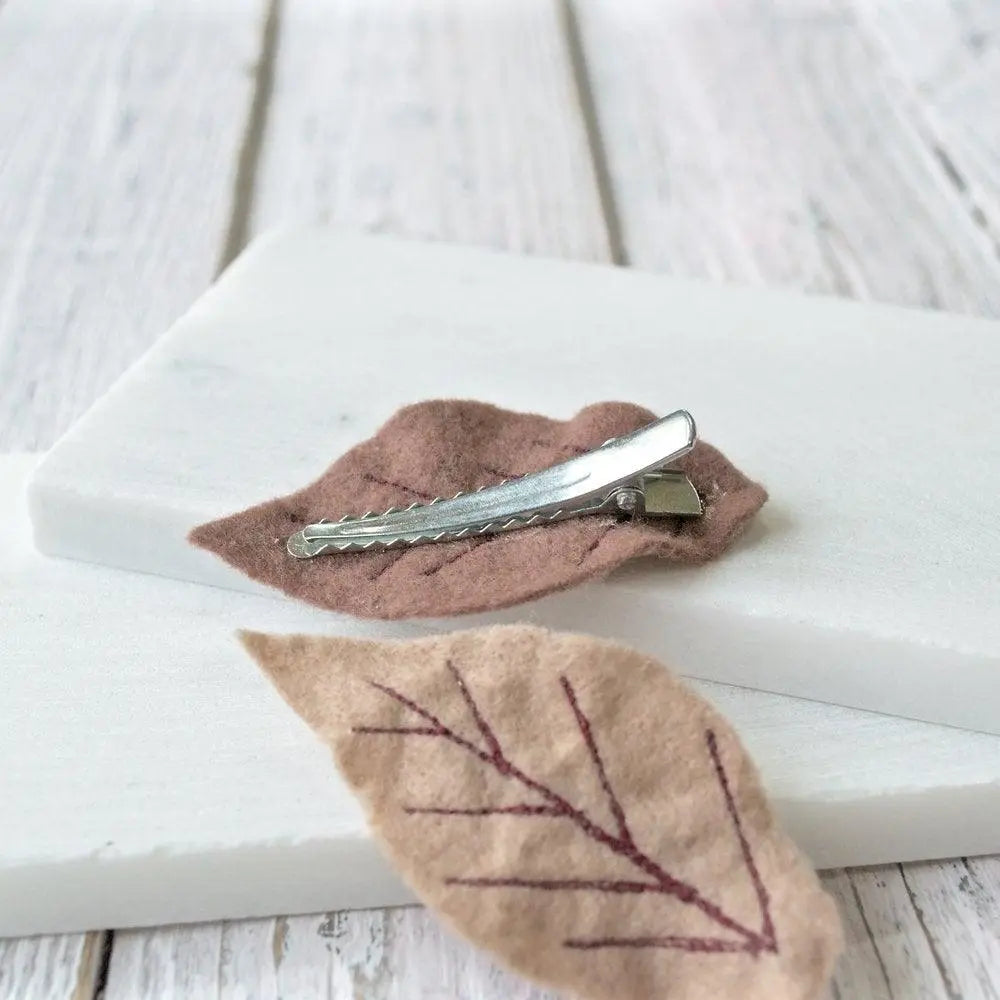 A Set of Handmade Leaf Hair Pins - Uni-T