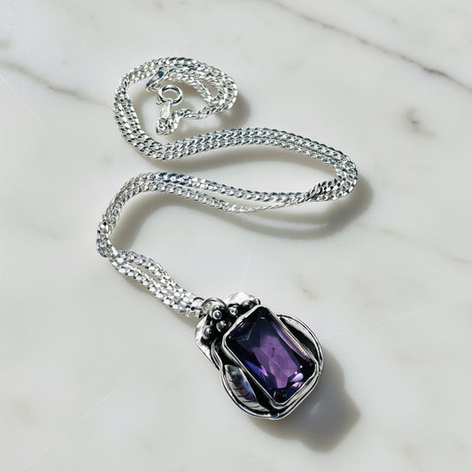 Silver necklace with purple amethyst gemstone