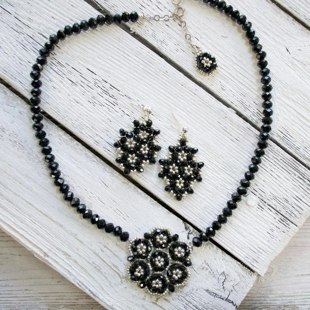 Floriane Black Pendant Necklace - Uni-T