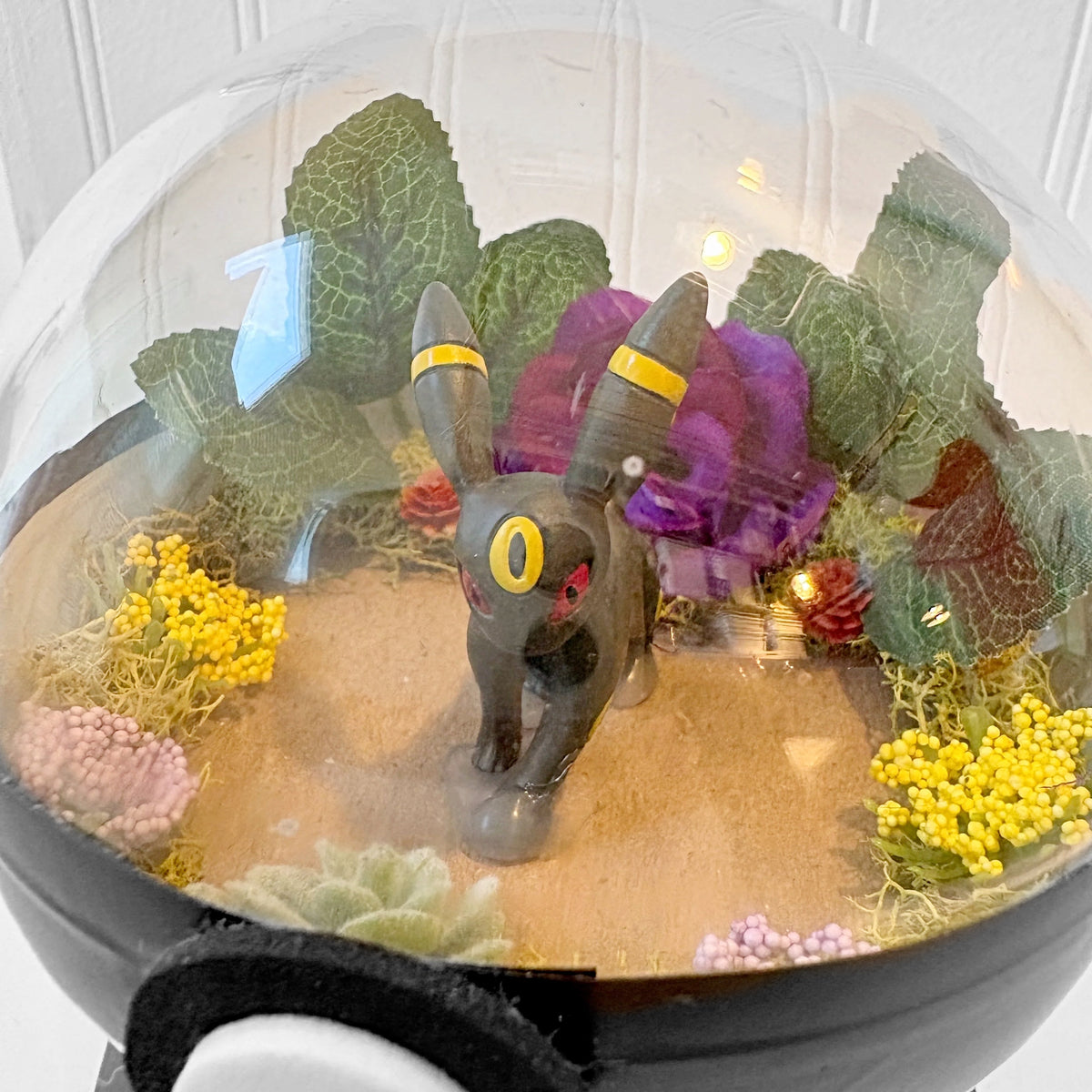 Regular Umbreon Pokeball Terrarium
