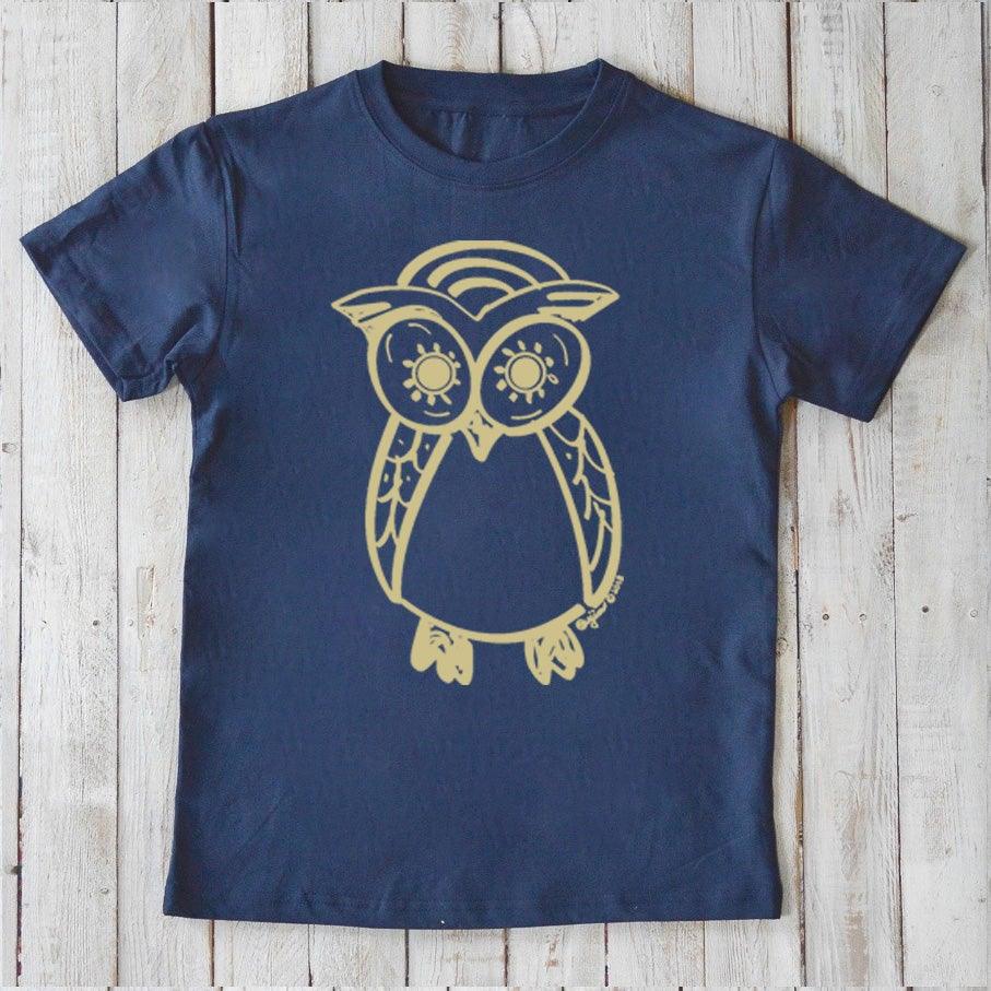 Navy blue Kids' Organic Cotton Owl T-Shirt with yellow owl print. Uni-T eco-friendly wildlife graphic tee for children who love nature.