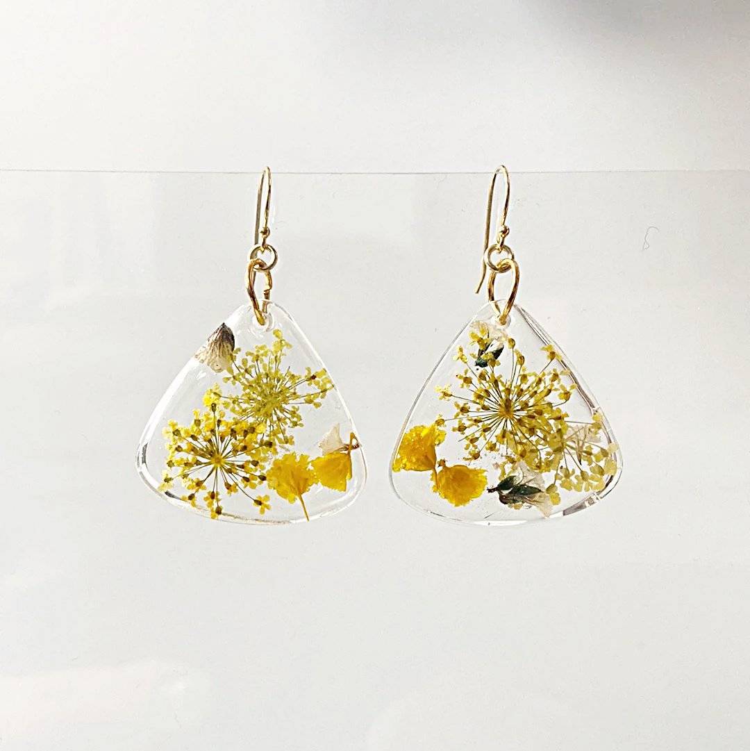 Triangle resin earrings with yellow floral inclusions and gold hooks. Elegant design from Real Flower Earrings - UNI-T.