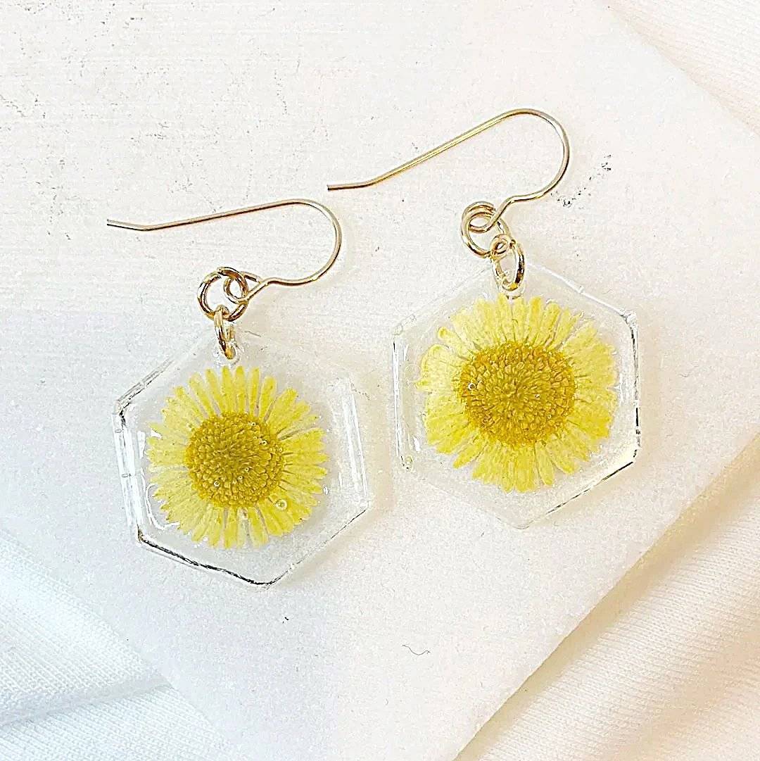 Hexagon resin earrings with yellow daisy flowers and gold hooks. Natural floral design from Real Flower Earrings - UNI-T.