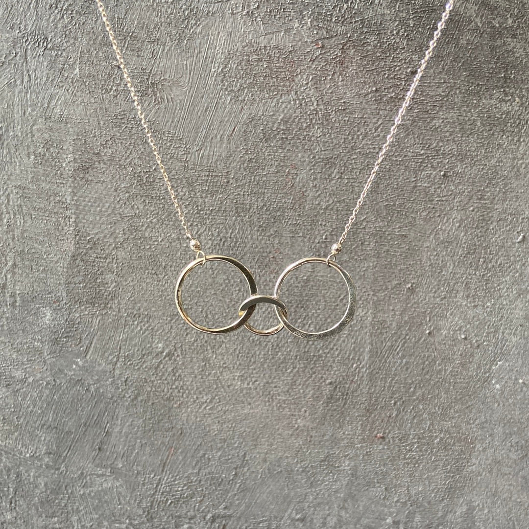 Circle Necklace, Family Necklace, Circle of Life Jewelry / Infinity Necklace Uni-T Janine Gerade
