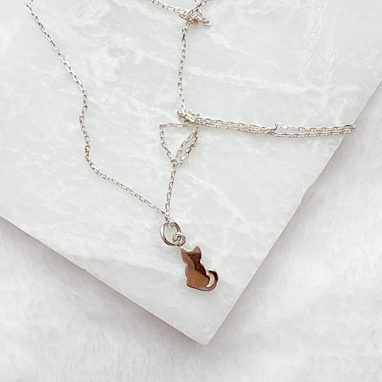Silver cat pendant necklace