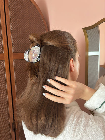 Model wearing Line&Co Oyster Claw Clip with Pearl in half-up hairstyle. Adds a touch of ocean-inspired charm to everyday looks.