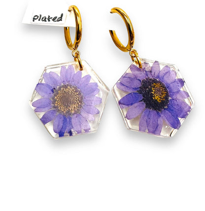 Hexagon resin earrings with purple daisy flowers and gold hoops. Real flower earrings with a geometric and floral fusion.