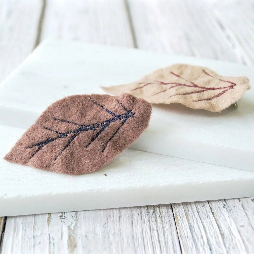 A Set of Handmade Leaf Hair Pins - Uni-T