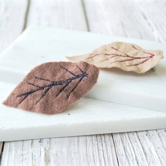A Set of Handmade Leaf Hair Pins - Uni-T