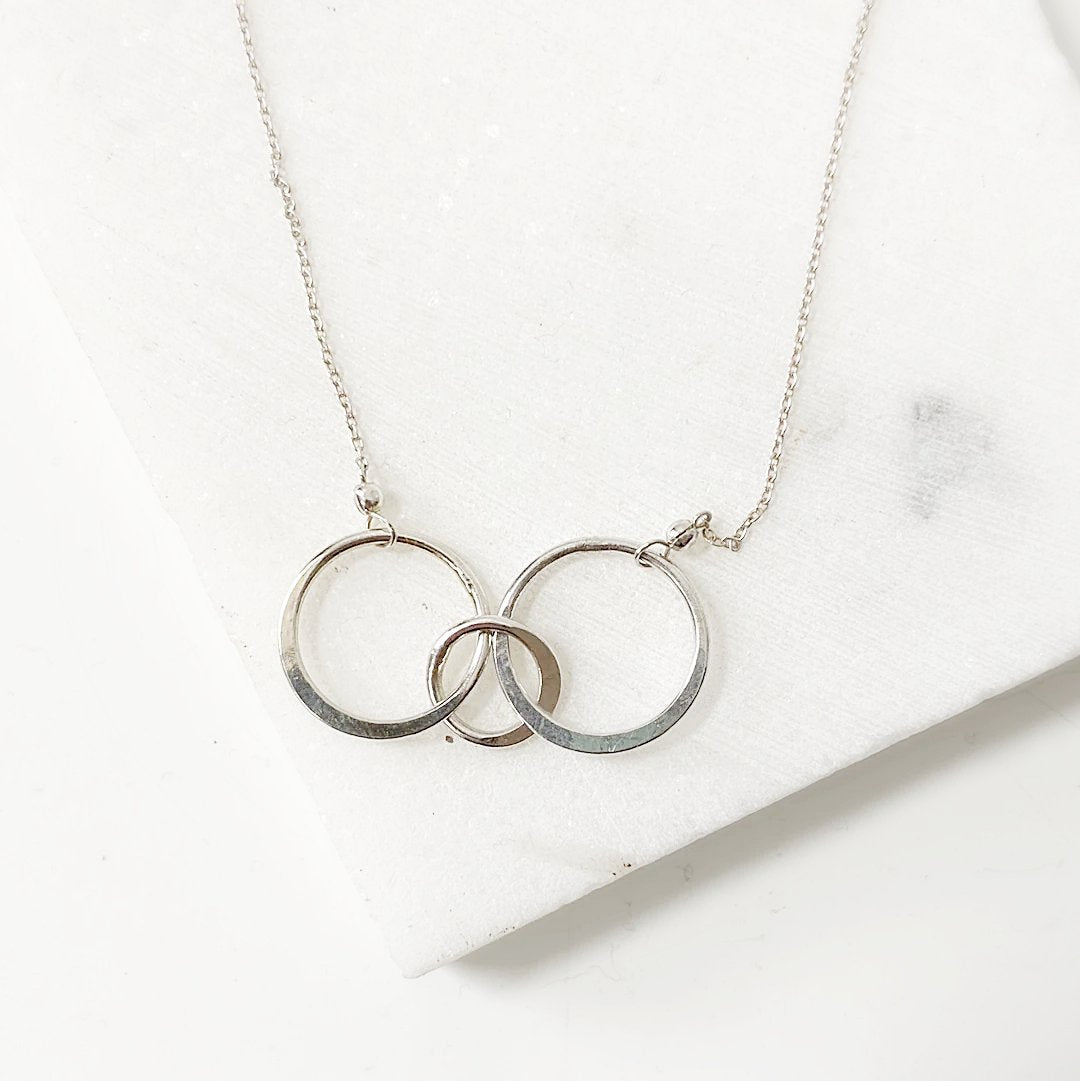 Circle Necklace, Family Necklace, Circle of Life Jewelry / Infinity Necklace Uni-T Janine Gerade