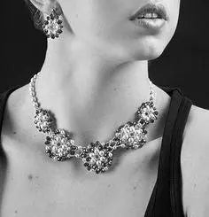 Blue Crystal & Pearl Statement Necklace - Uni-T