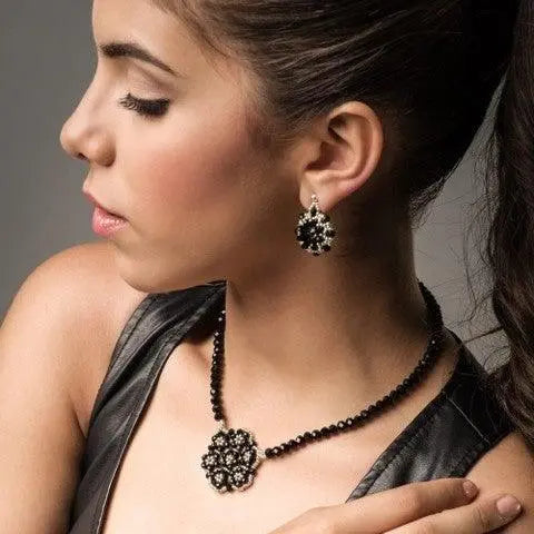 Floriane Black Pendant Necklace - Uni-T