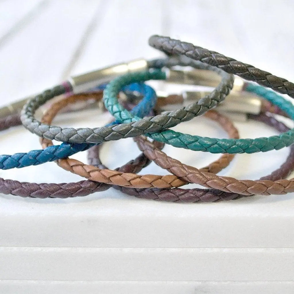 Leather Bangle with Magnet Clasp | Unisex Bracelet - Uni-T