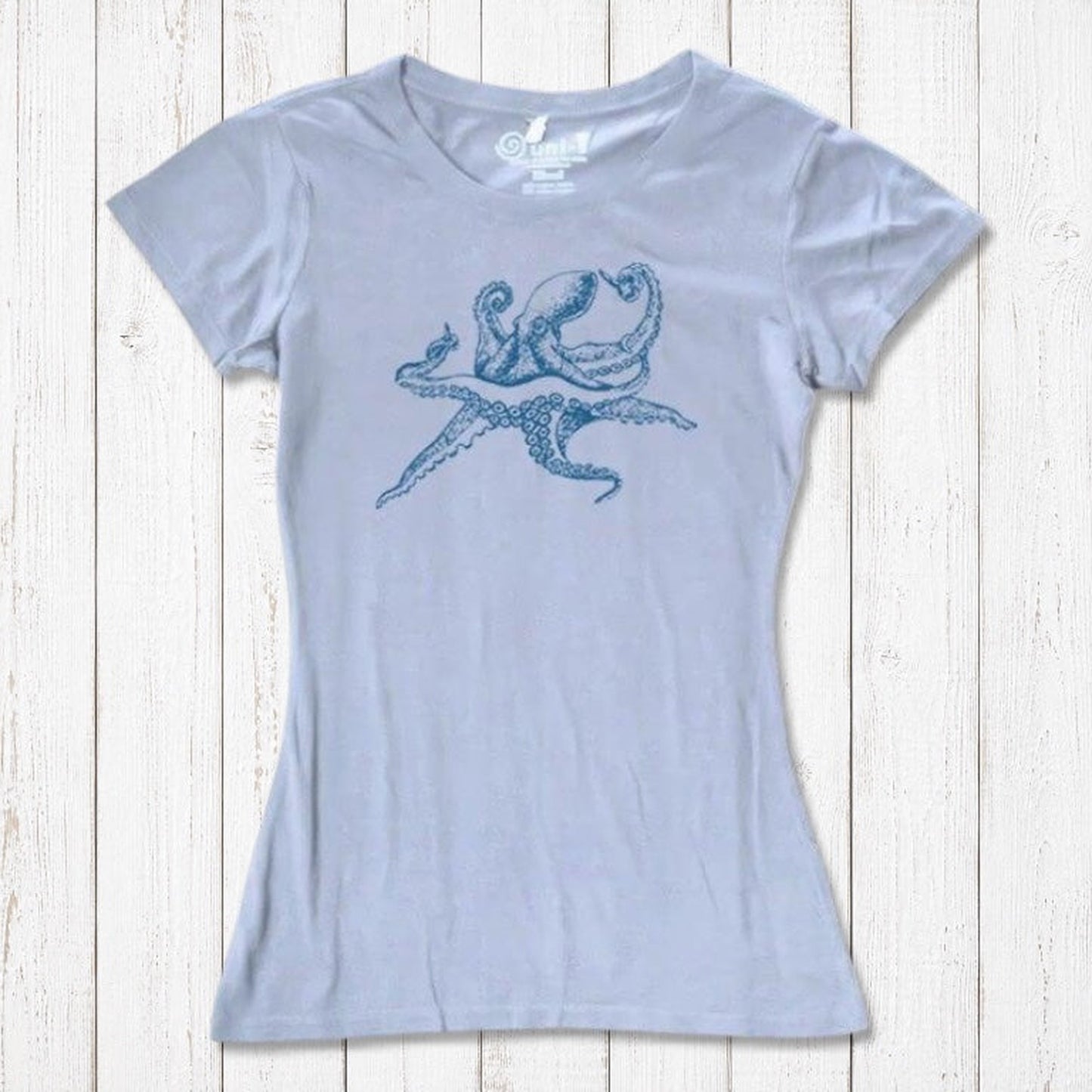 Light blue Women’s Octopus T-Shirt in bamboo and organic cotton, detailed with a blue sea creature print, ideal ocean-themed gift.