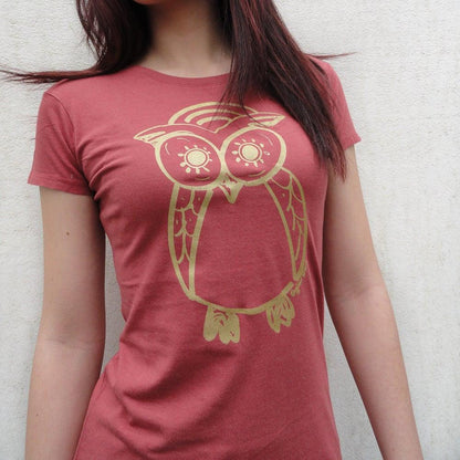Rust red Women’s Owl T-Shirt in bamboo and organic cotton with gold owl print, sustainable fashion for nature lovers by Uni-T.