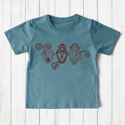 Blue Kids' Organic Cotton T-Shirt with brown Three Wise Monkeys illustration. Eco-friendly and humorous top for children, ideal for daily wear.