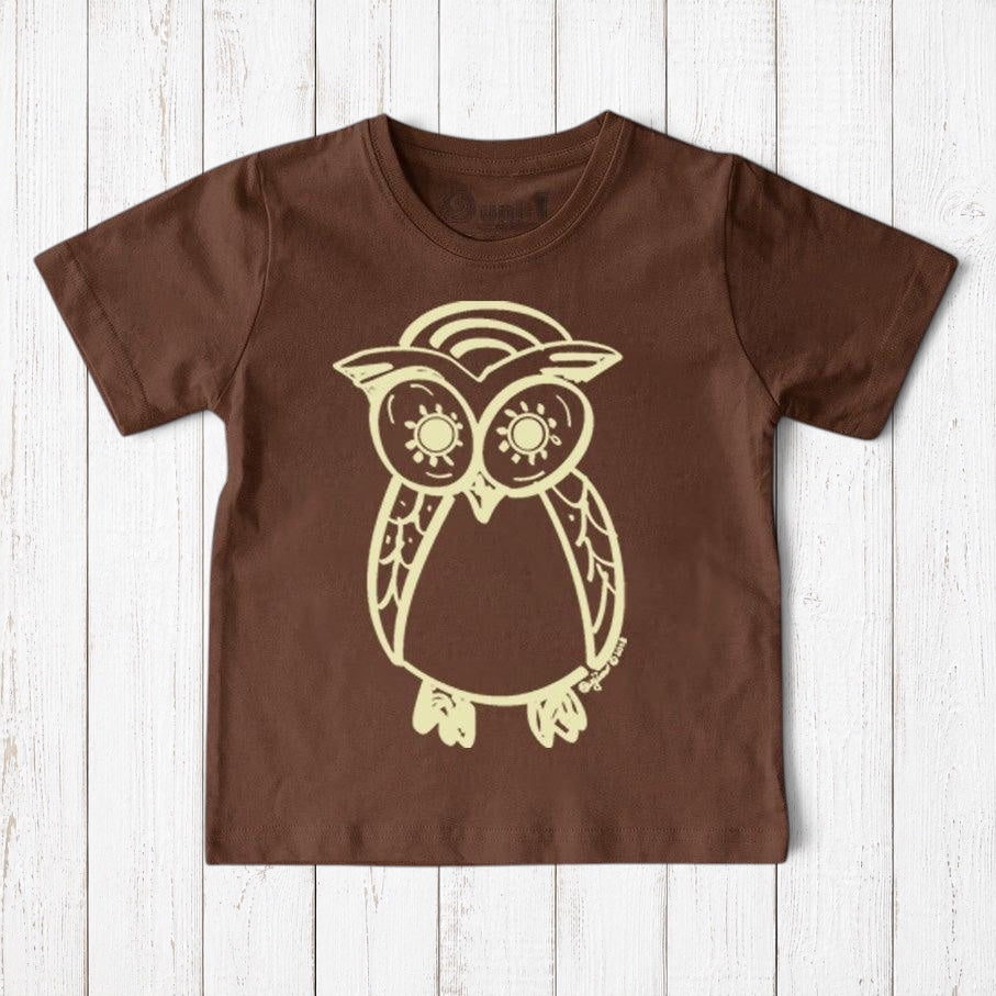 Uni-T kids organic cotton brown t-shirt featuring a whimsical hand-illustrated cream-colored owl graphic