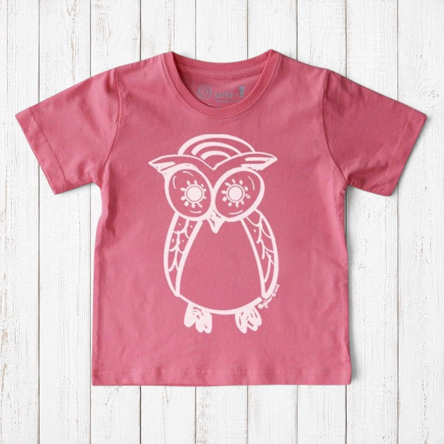 Uni-T kids organic cotton t-shirt in dusty pink featuring a whimsical white hand-illustrated owl graphic