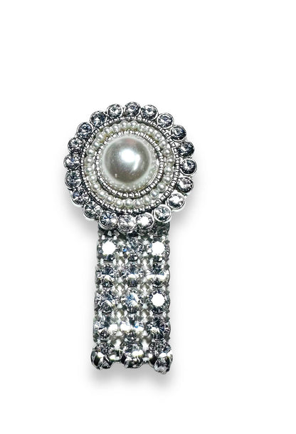 Uni-T magnet brooch with pearl and cascading rhinestones, ideal for adding sparkle to scarves or as a thoughtful team gift.