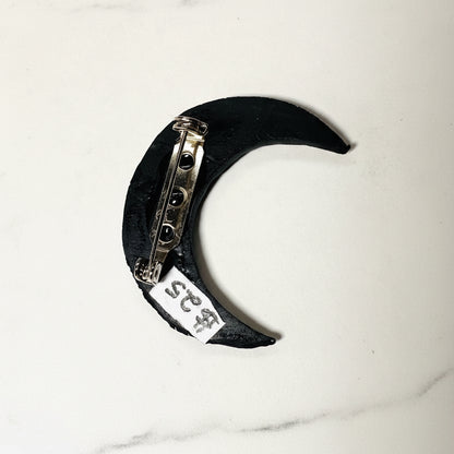 Handcrafted Pin/Brooch-Uni-T Janine Gerade