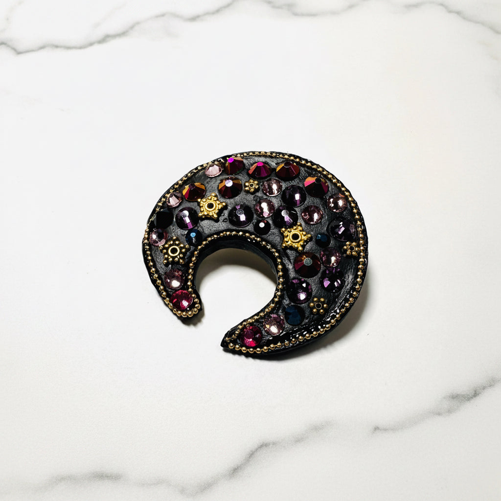 Handcrafted Pin/Brooch-Uni-T Janine Gerade