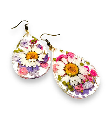 Teardrop resin earrings with real daisies and pink flowers. Floral statement earrings from the Real Flower Earrings collection.