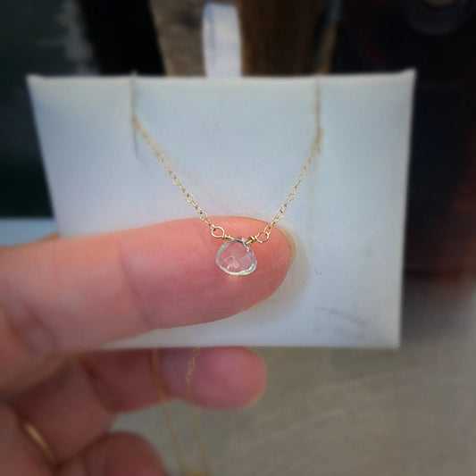 Aquamarine Necklace - Gemstone Jewelry|Elegant Design featuring a delicate gold chain and a faceted aquamarine gemstone pendant. Ideal for minimalist style lovers.