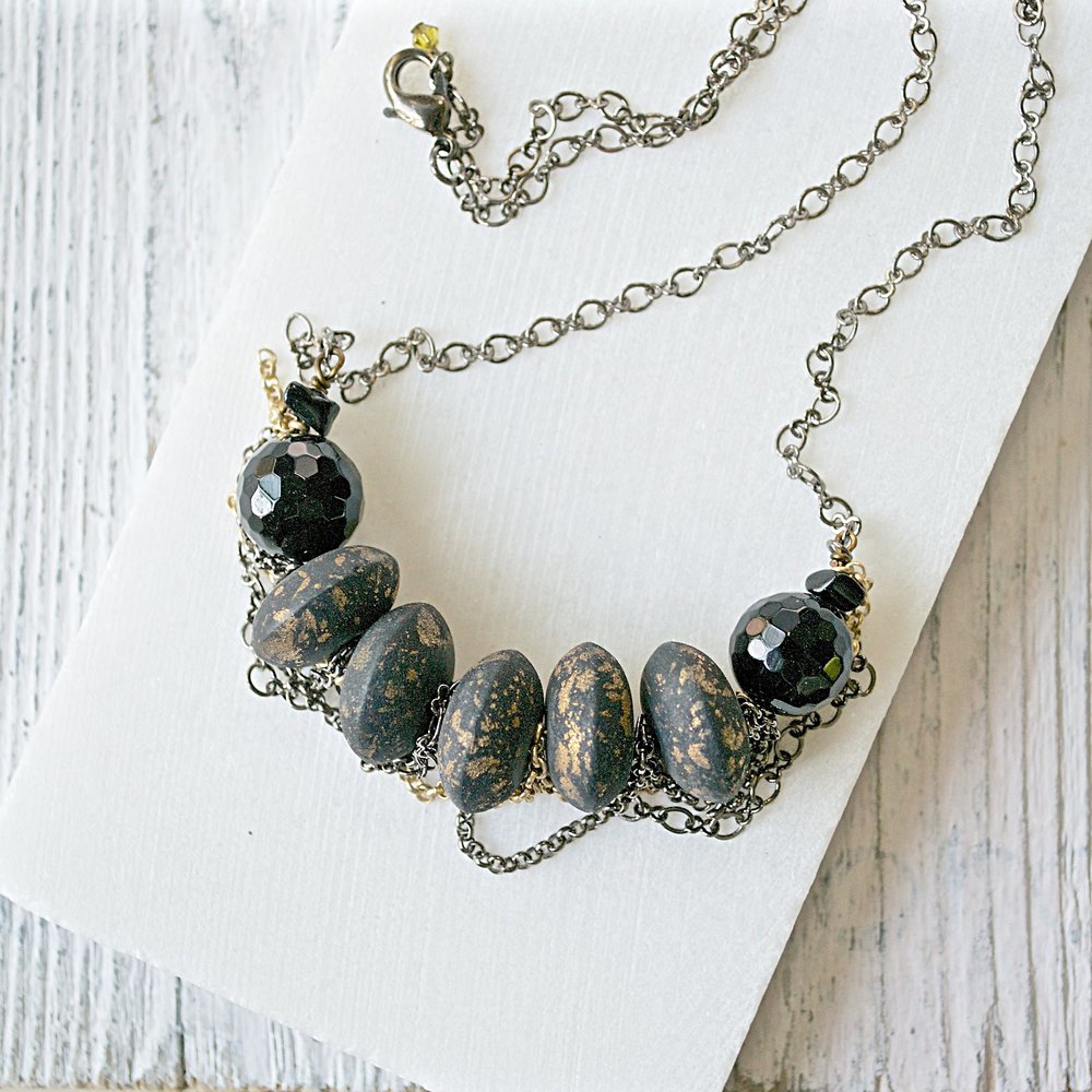 Vintage Black &amp; Gold Wood Bead With Jumbled Chain Necklace Uni-T
