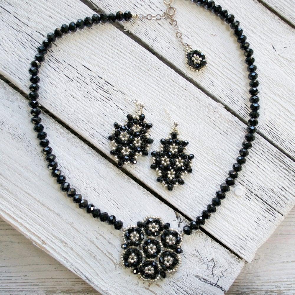 Floriane Black Pendant Necklace Uni-T
