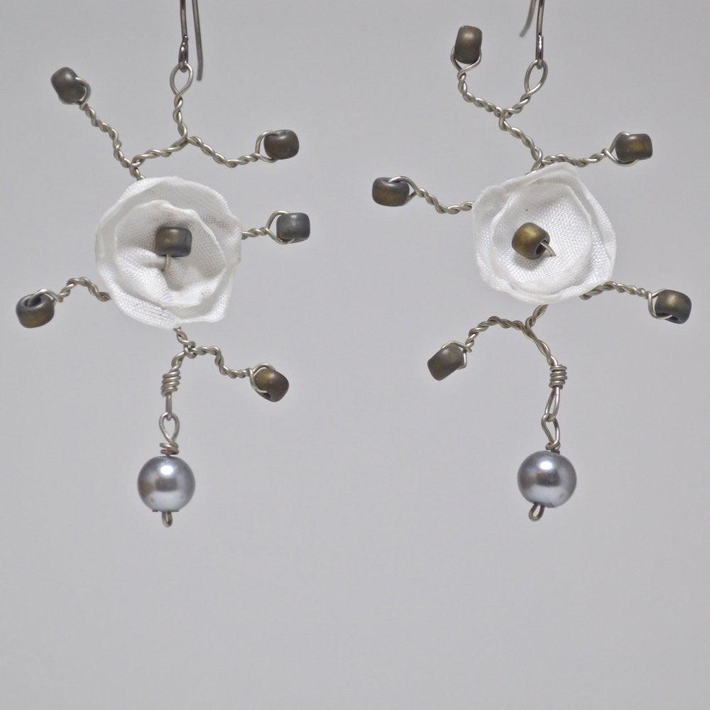 Flower Earrings - White Uni-T