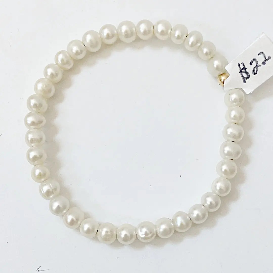 Round freshwater pearl bracelet on stretch cord with large-hole pearls, a timeless accessory for any jewelry collection.