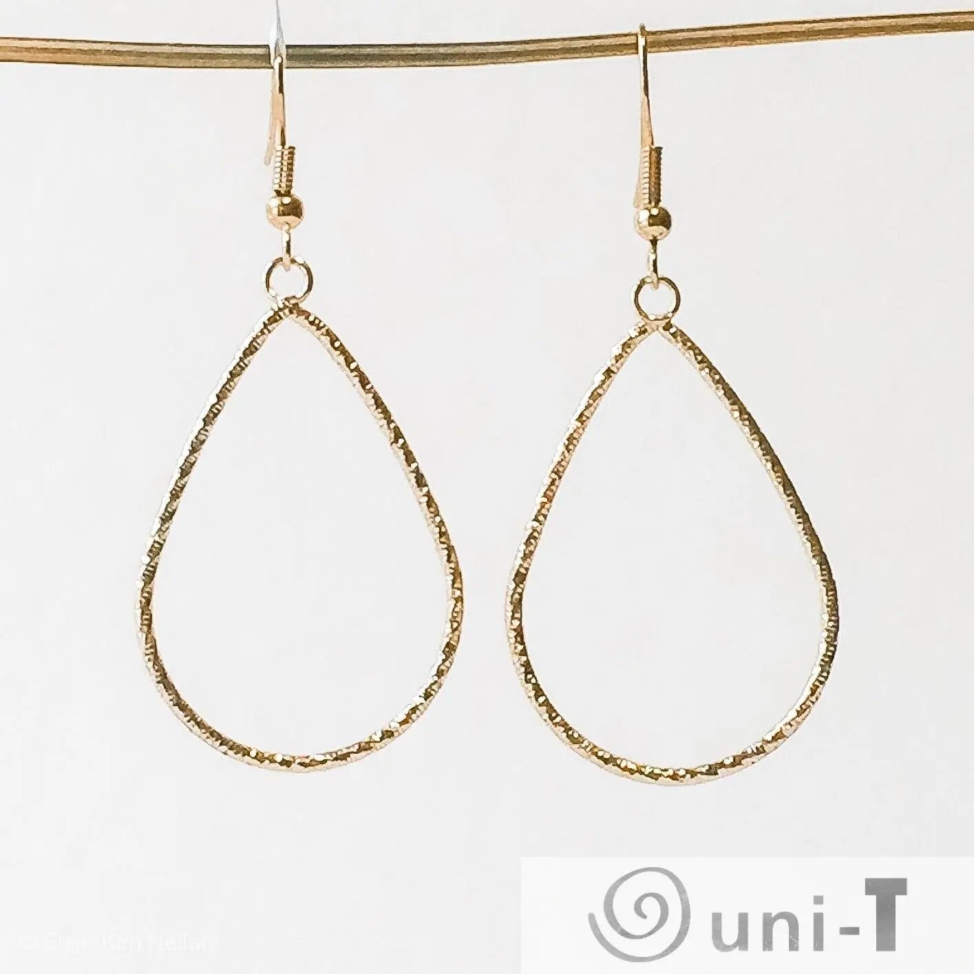 Gold plated Teardrops Dangle Earrings Lisa Trachtman