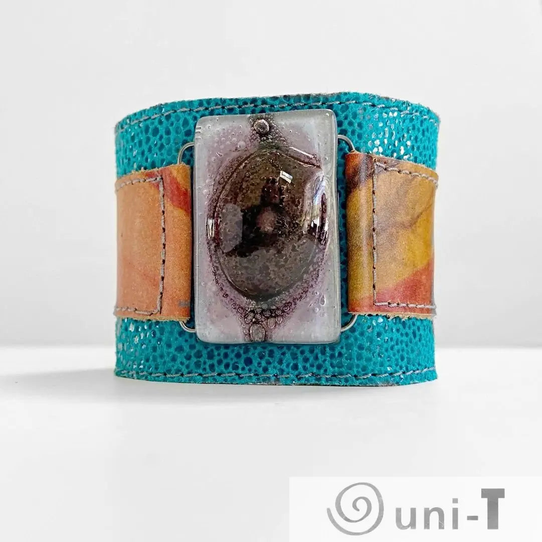 Handmade Leather Cuff with Recycled Fused Glass - Medium Carolina Portillo