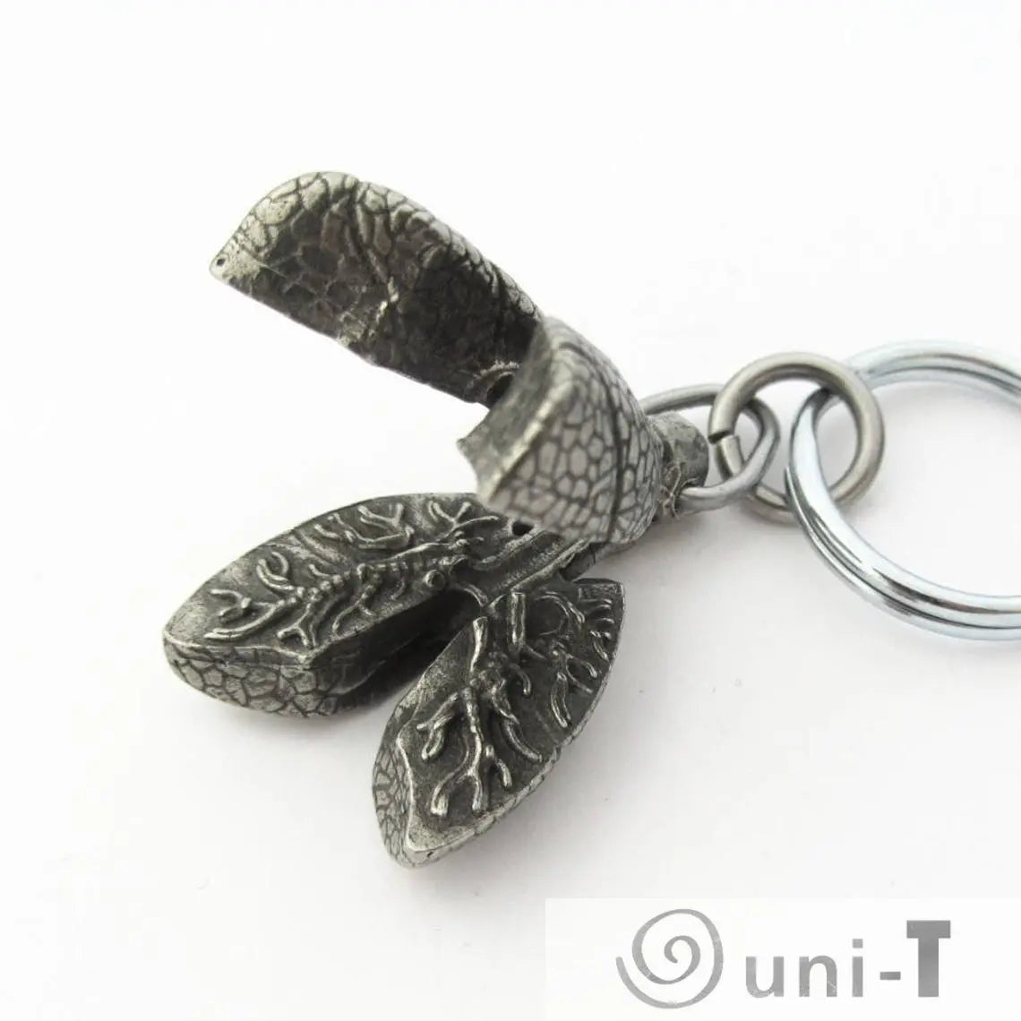 Anatomical Human Lungs Keychain in pewter showing internal pulmonary arteries and bronchi, a unique accessory for science enthusiasts.