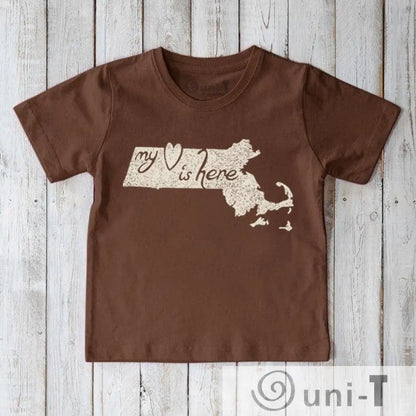 Brown kids' Massachusetts T-shirt made from organic cotton featuring cream 'My Heart Is Here' graphic. Eco-conscious local pride top by Uni-T.