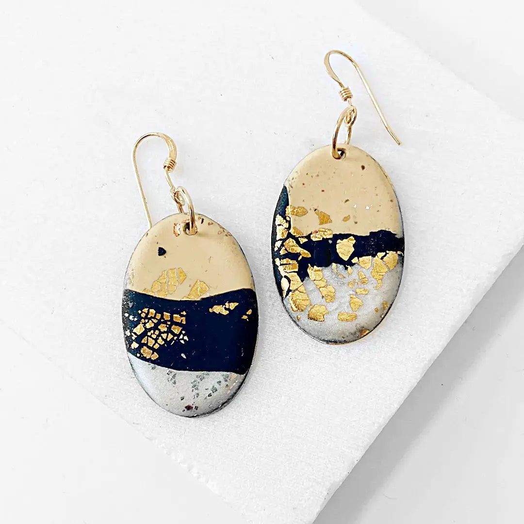 Oval Polymer Clay  Earrings - Black and Gold Sandrine Colson