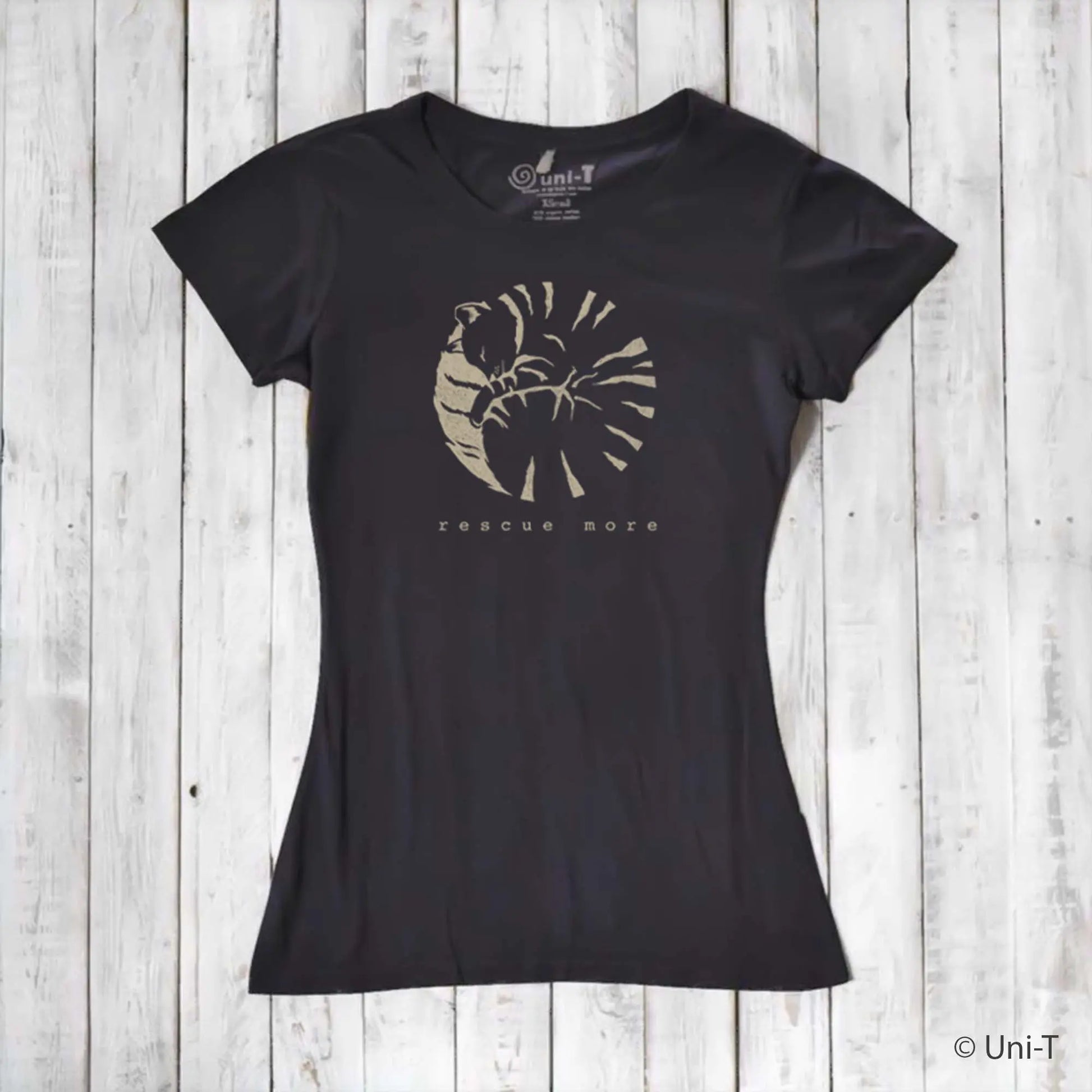 Black women's cat t-shirt in bamboo and organic cotton with beige 'Rescue More' print. Eco-conscious fashion for animal lovers.